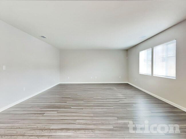 Foto del edificio - 8952 Elk Ravine Dr