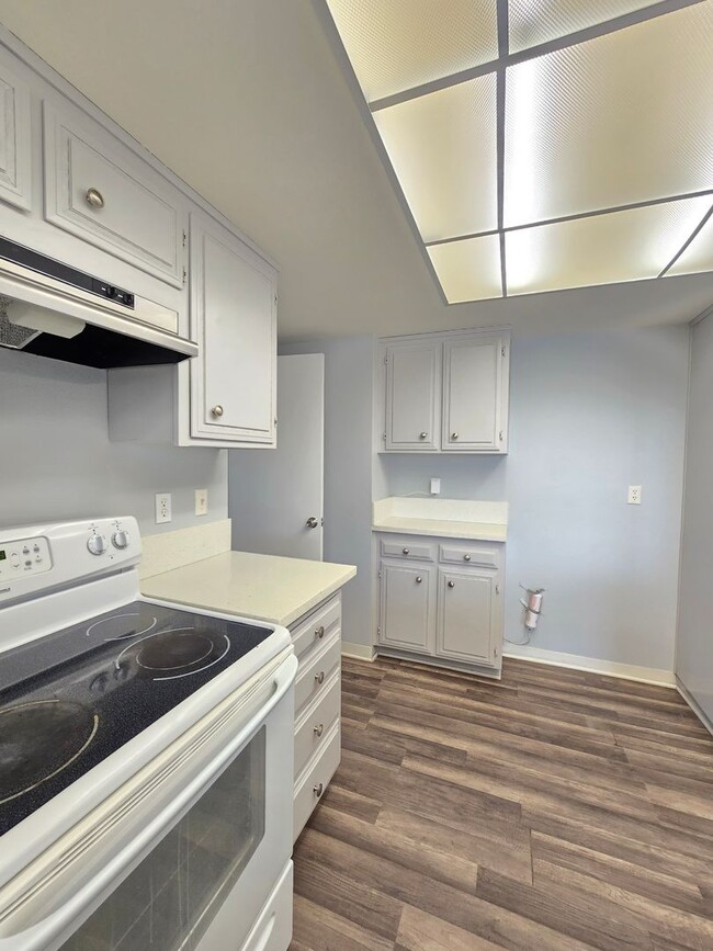 Building Photo - For Rent: Spacious 4-Bedroom / 3 Full bathrooms /  Home with Covered Patio & Modern Upgrades