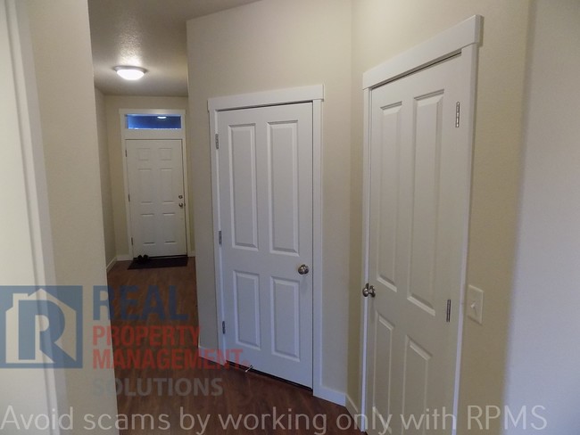 Foto del edificio - 30291 NW Stewart Ln