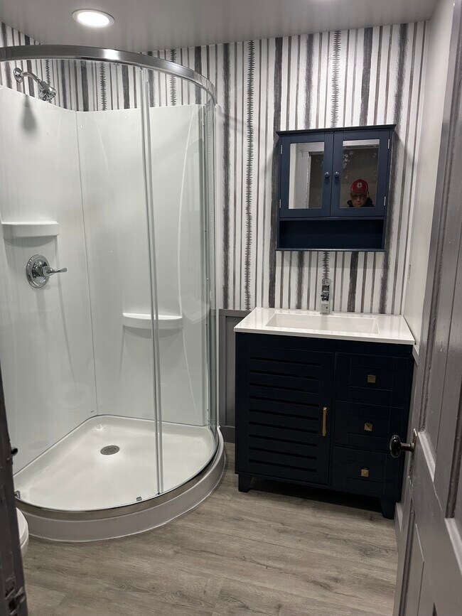 Baño - 416 N 4th St