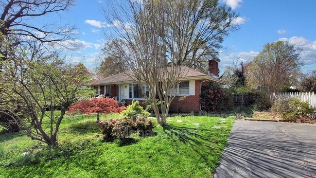 Foto del edificio - 5411 Windingbrook Rd