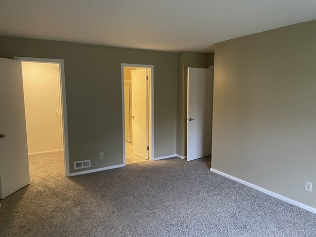 Photo - 190 Collin Ct House