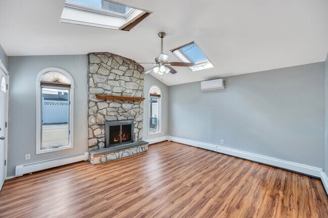 Foto del edificio - 45 Walnut Ln