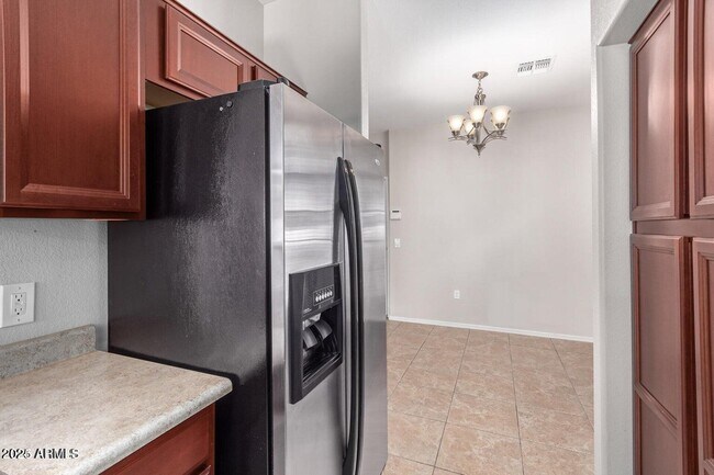 Foto del edificio - 2402 E 5th St