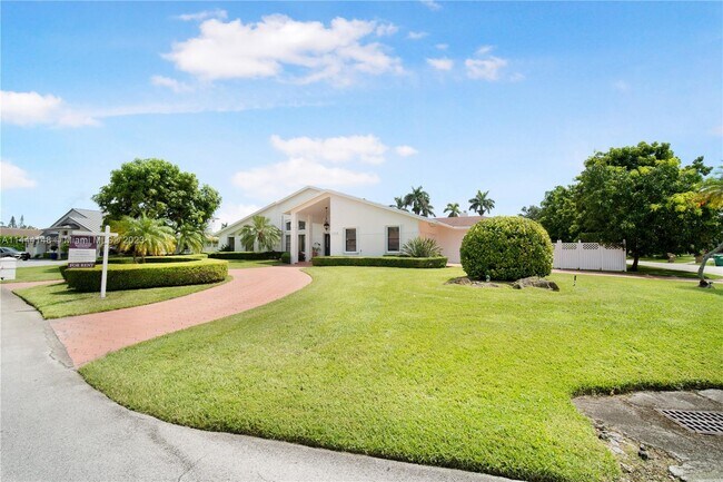 Foto del edificio - 13945 SW 107th Ct