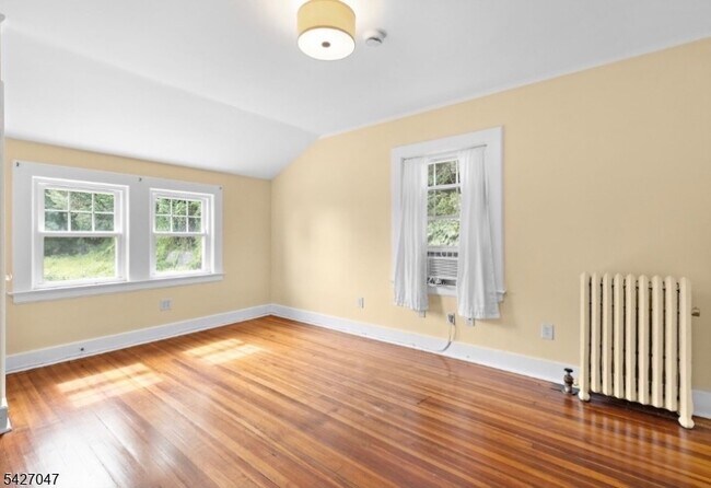 Foto del edificio - 74 S Mountain Ave