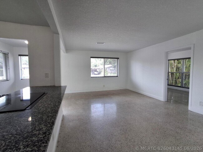 Foto del edificio - 1624 NE 25th St