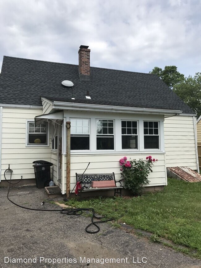 Building Photo - 4 br, 1 bath House - 115 Hughes Street