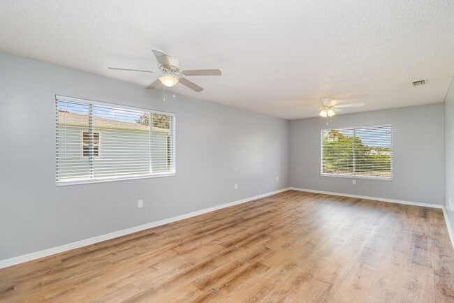 Foto del edificio - 2290-2296 Fox Hollow Dr.
