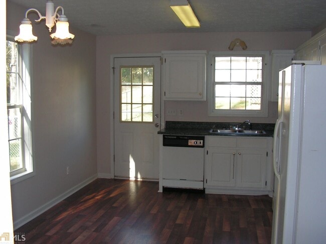 Building Photo - 260 Griffith Street