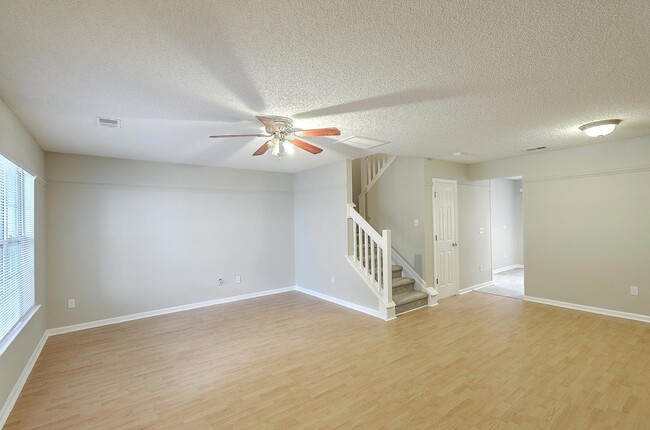 Building Photo - 8074 Shadow Oak Dr