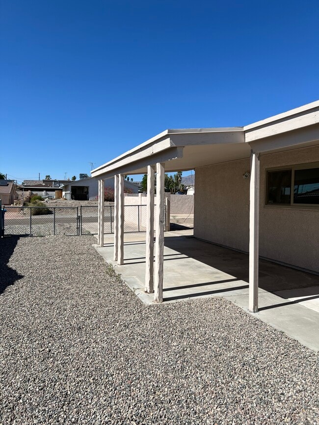 Building Photo - 2695 Smoketree Ave N