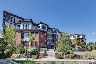 Building Photo - 1702 17 Av SW