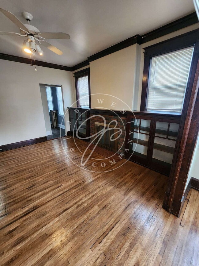 Building Photo - Cozy Studio in Toledo-gas, electric, water...