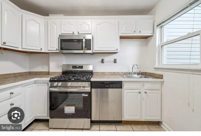 Foto del edificio - 1016 Phillip Powers Dr