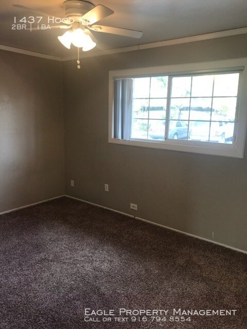 Building Photo - Clean 2BD 1 BA Home with Garage