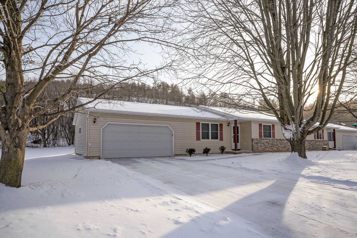 1832 Ludden Dr, Cross Plains, WI 53528 Townhome Rentals in Cross