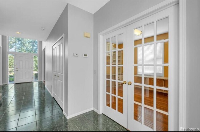 Foto del edificio - 203 Falling Brook Dr