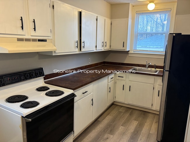 Building Photo - 66 Hamlet Ave