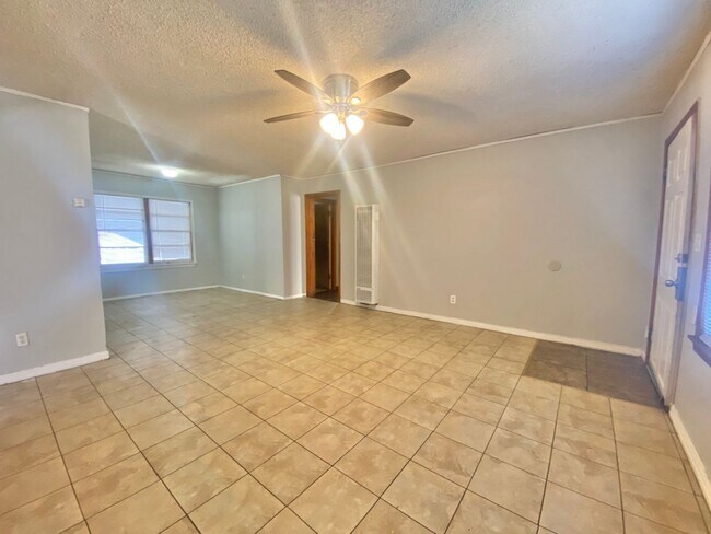 Foto del edificio - Move In Special - first months rent half off
