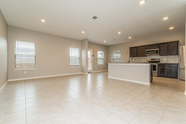 Building Photo - 820 Horton St