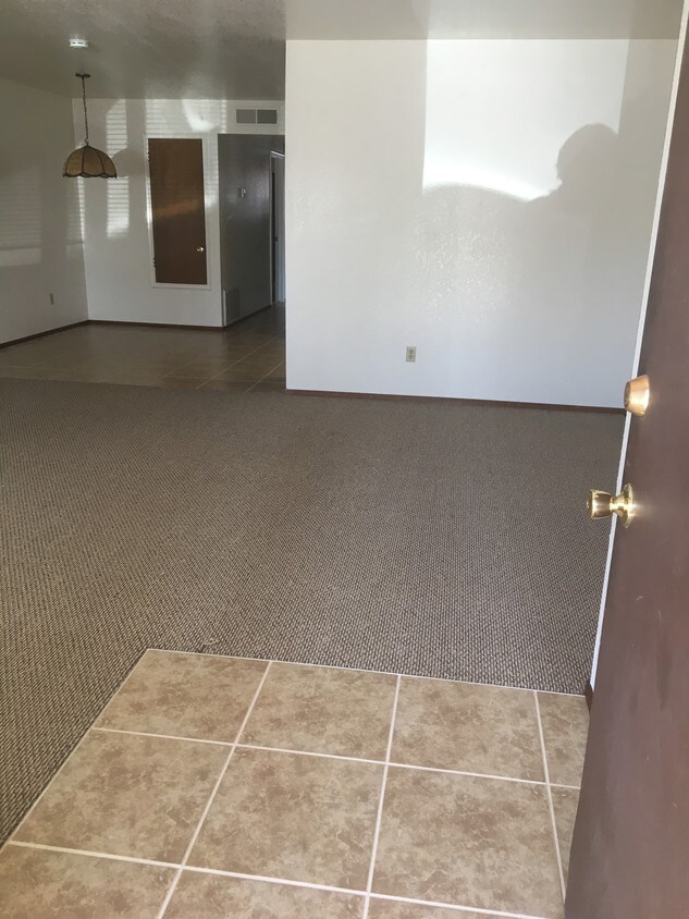 629 S Sierra Ave, Oakdale, CA 95361 Apartments in Oakdale, CA