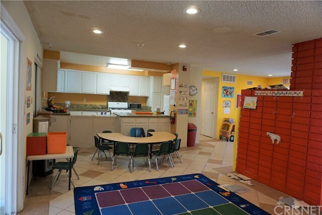 Foto principal - 11439 Encino Ave