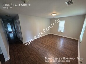 Building Photo - 1104 S Park St