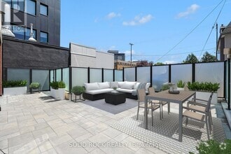 Building Photo - 560-560 Rideau St