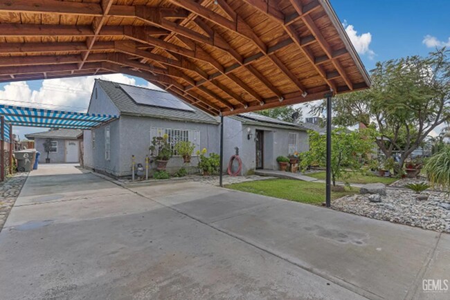 Foto del edificio - 3 Bedroom with ADU - Studio Included !