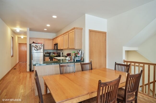 Building Photo - 3117 N Damen Ave