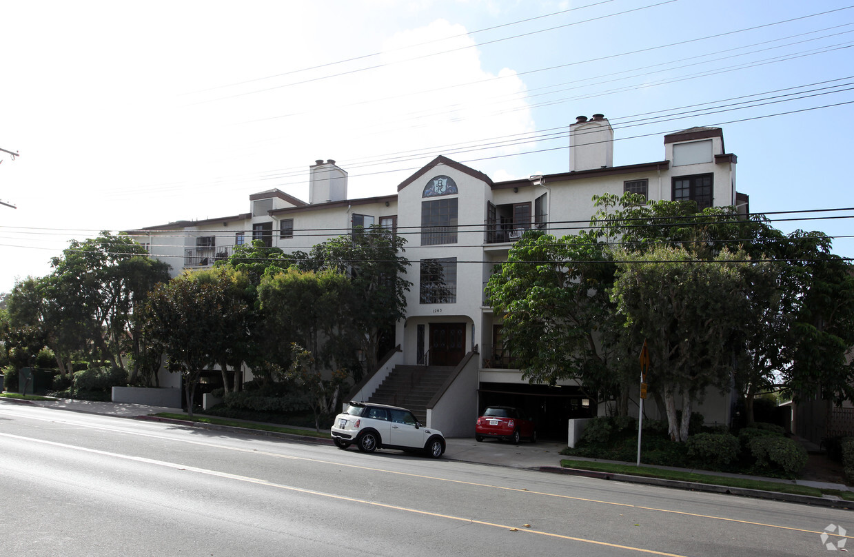 Primary Photo - Robinson Terrace