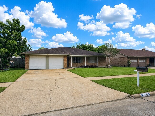 Foto del edificio - 2701 Henderson Ln