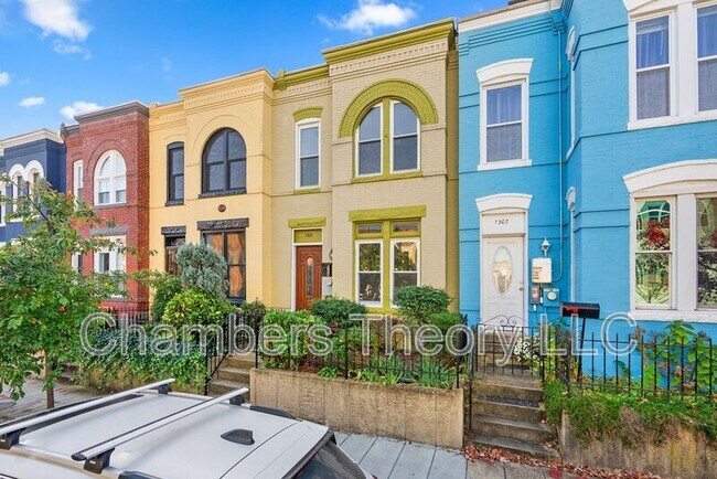 Building Photo - 1309 Emerald St NE