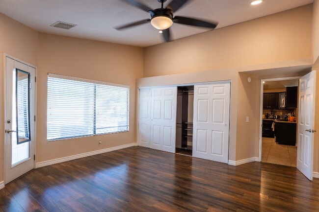 Foto del edificio - 43524 Yew St