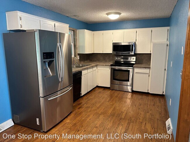 Building Photo - 3 br, 2 bath House - 301 SW Redwood Drive