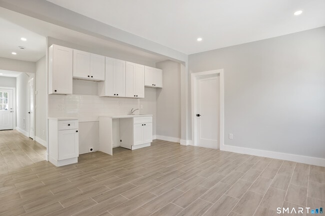 Building Photo - 173 Wellsville Ave