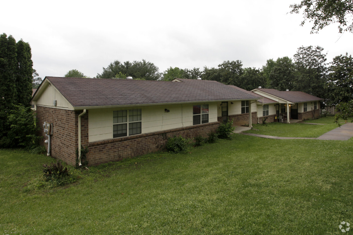 Building Photo - Pinetree Village Apartments