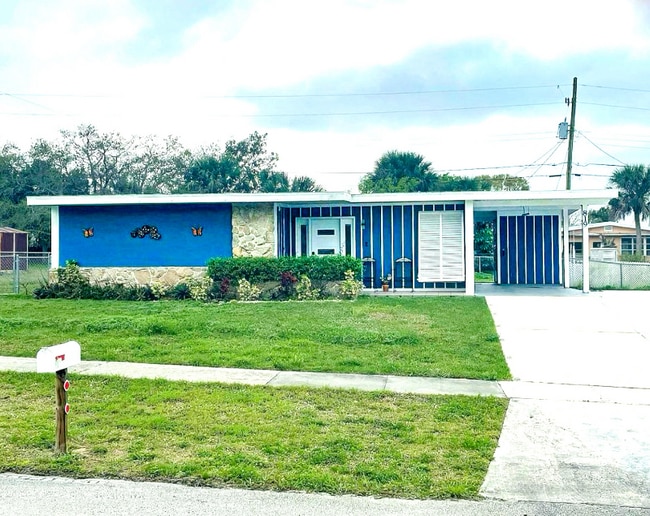 Building Photo - 819 Schumann Dr