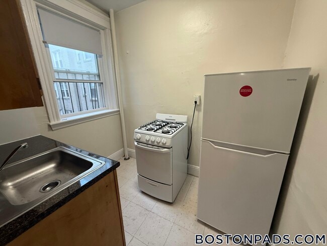 Building Photo - 1185 Boylston St