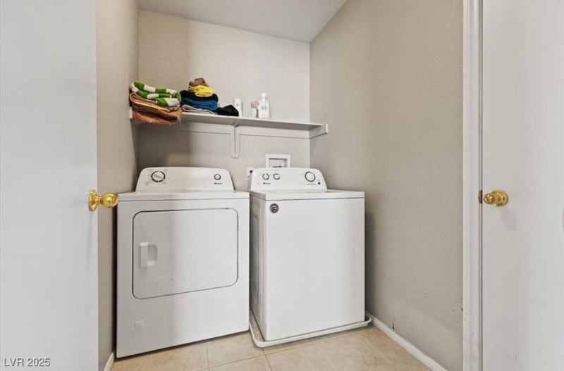 Foto del edificio - 3023 Sunrise Bay Ave