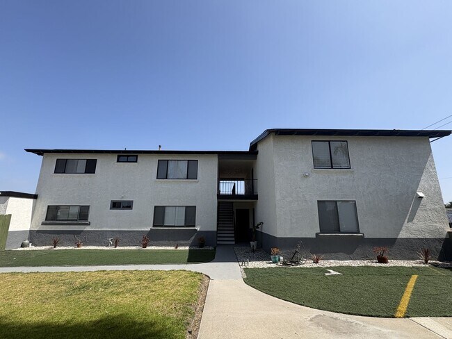 Building Photo - 1951 N Ventura Rd