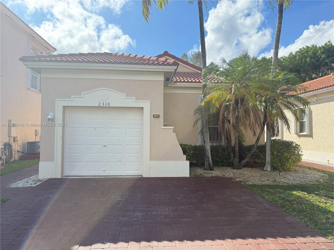 Foto principal - 2310 NE 37th Terrace