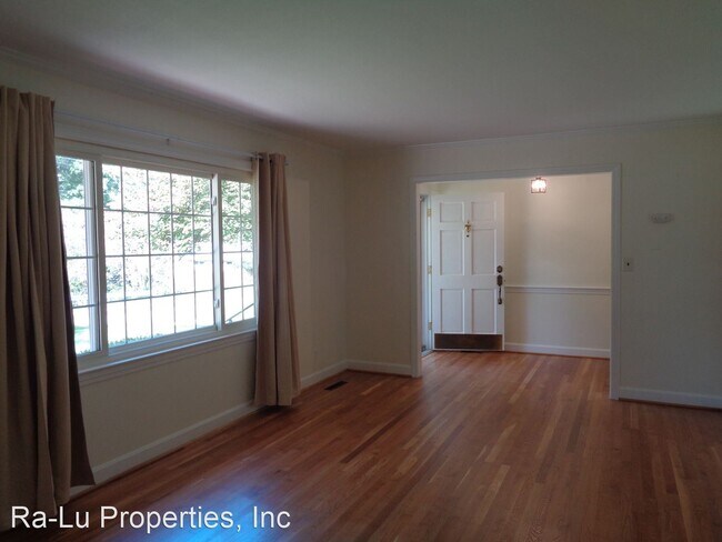 Building Photo - 3 br, 2 bath House - 251 Commonwealth Dr.