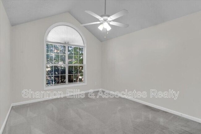 Building Photo - 2343 Cove Lake Way