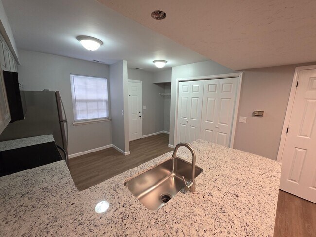 Foto del edificio - Updated 2 bedroom 2 bath with pool