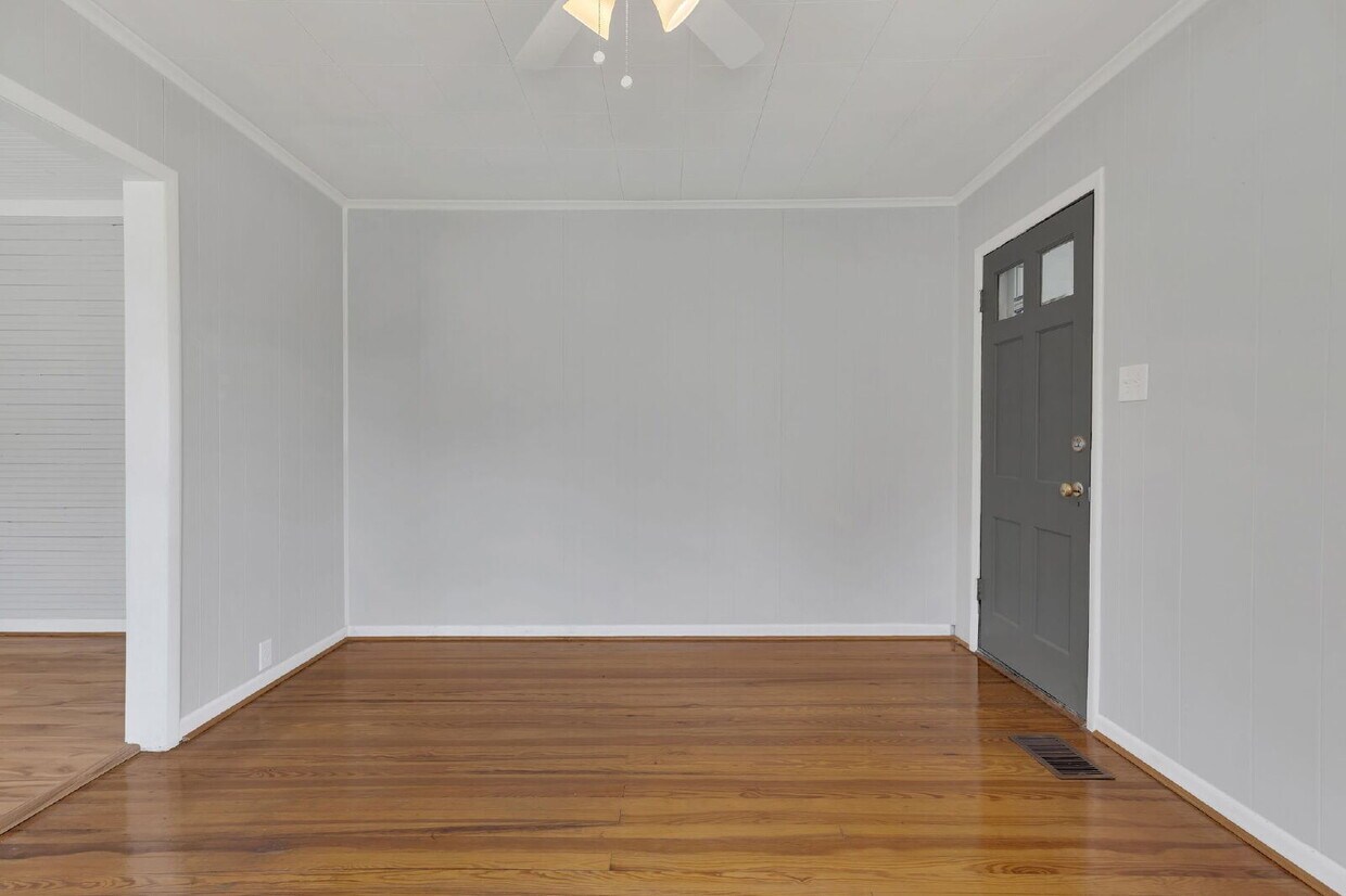 Freshly Painted and Renovated 2-Bedroom Ho... - Freshly Painted and Renovated 2-Bedroom Ho...