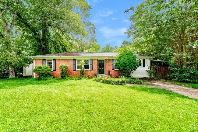 Building Photo - 1205 Lynn Acres Dr