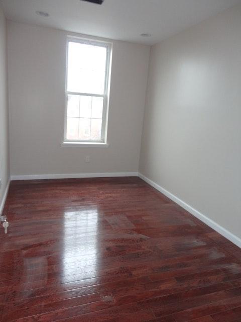 bedroom - 1632 S Broad St