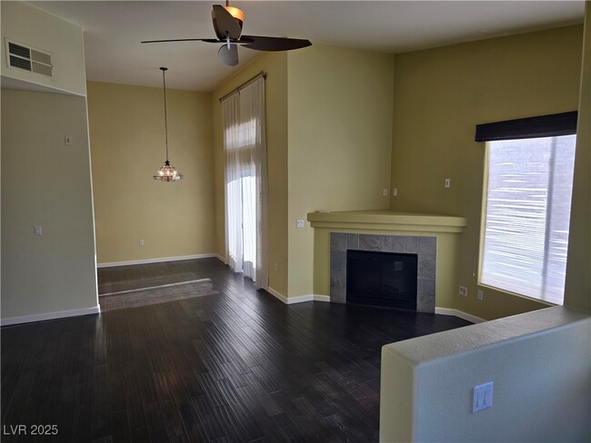 Foto del edificio - 2305 W Horizon Ridge Pkwy